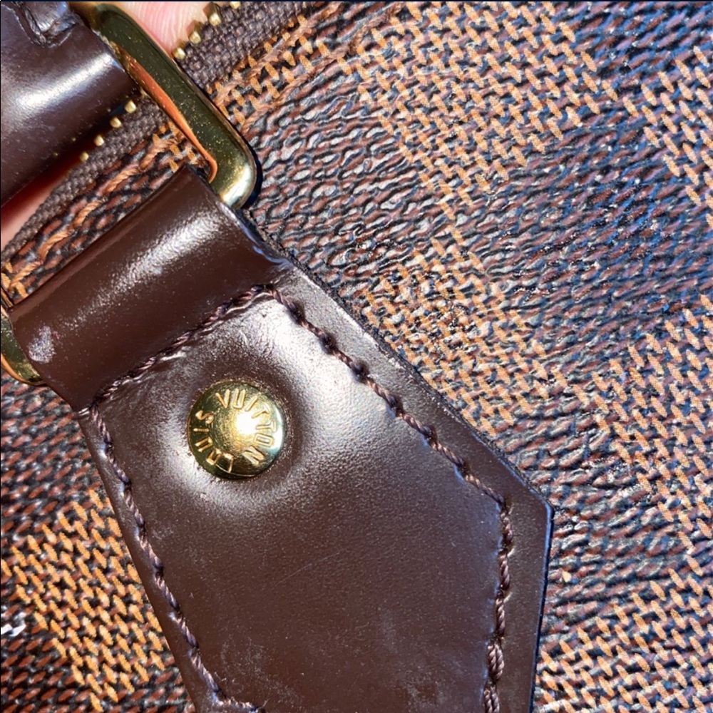 Louis Vuitton - Picture 4 of 5